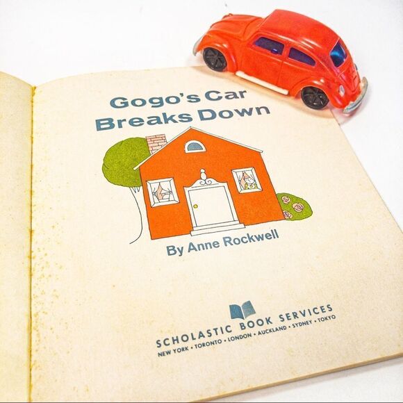 Vintage VW Toy Bundle Plastic Cars & Book - Picture 13 of 16